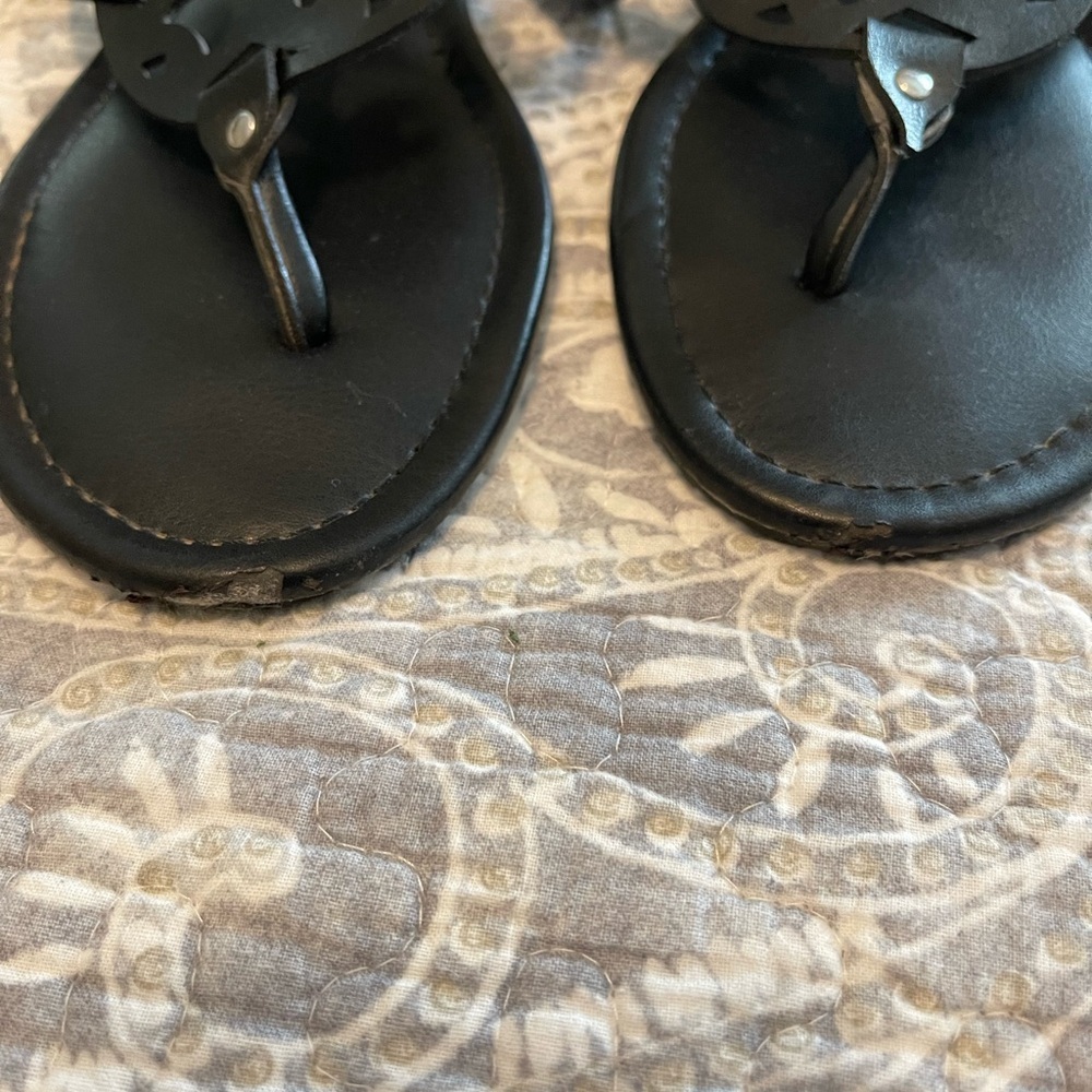 Sugar black thong medallion flat sandals size 11 flaw - Picture 3 of 3